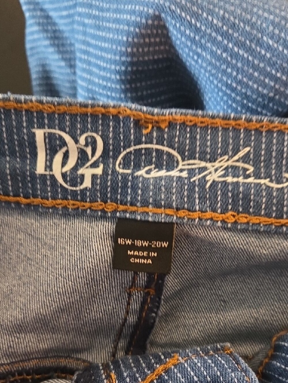 DG2 by Diane Gilman Size 16W Blue Pinstripe Capri Jean Shorts - Picture 3 of 4